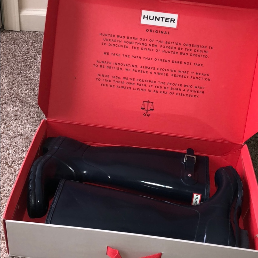 Tall Hunter boots size 6 but fit like 7, Navy BNIB